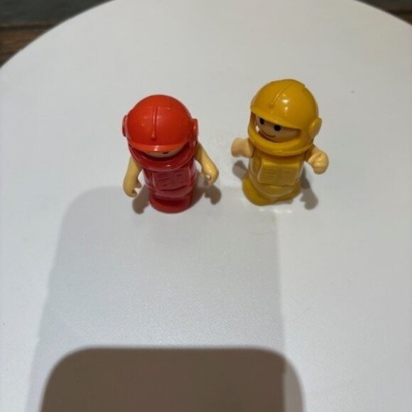Set of 2 Vintage 1984 Fisher Price Little People Space Station Kit Figures - Picture 6 of 9